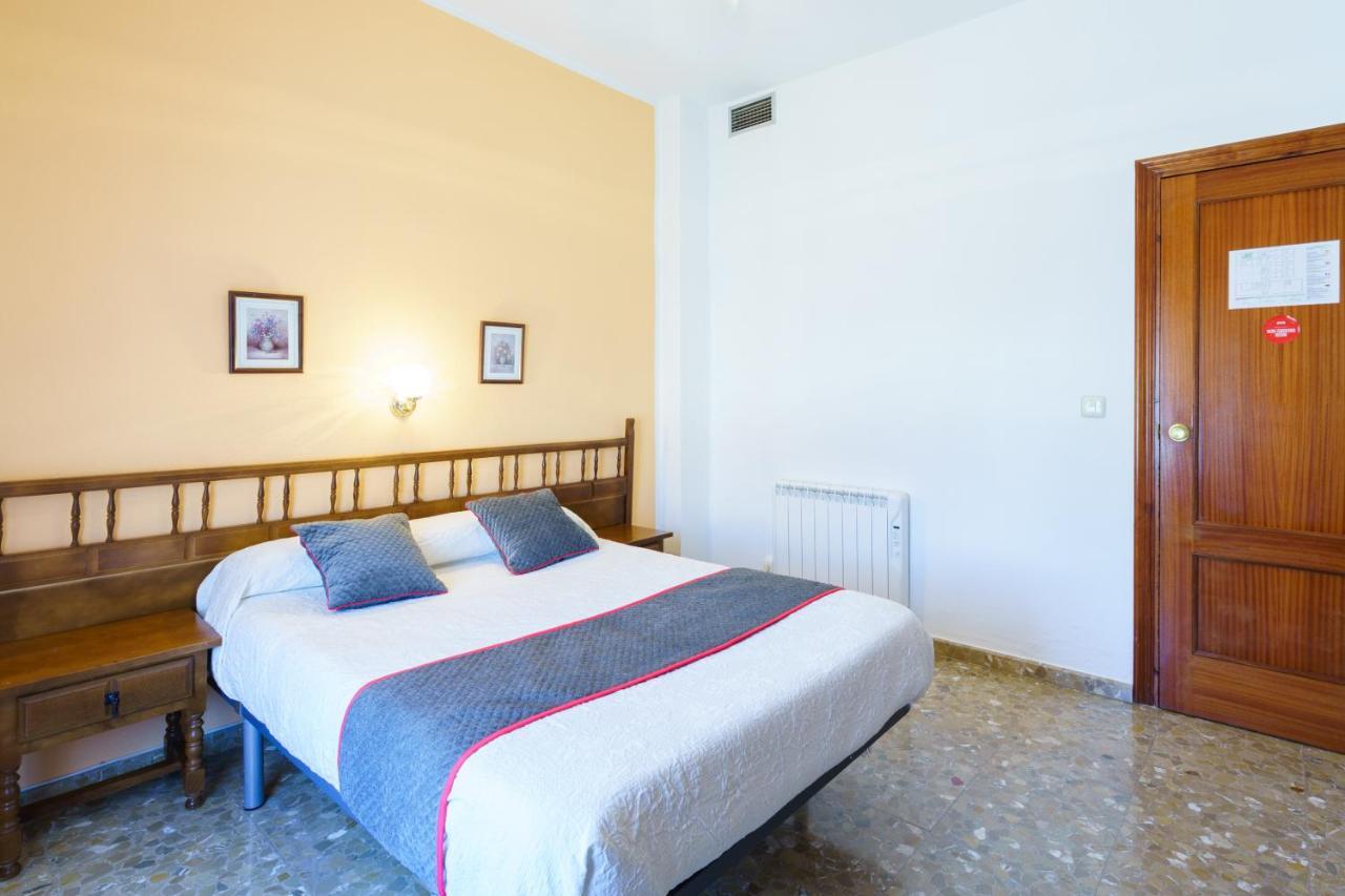 Hotel Moya Monesterio Bagian luar foto